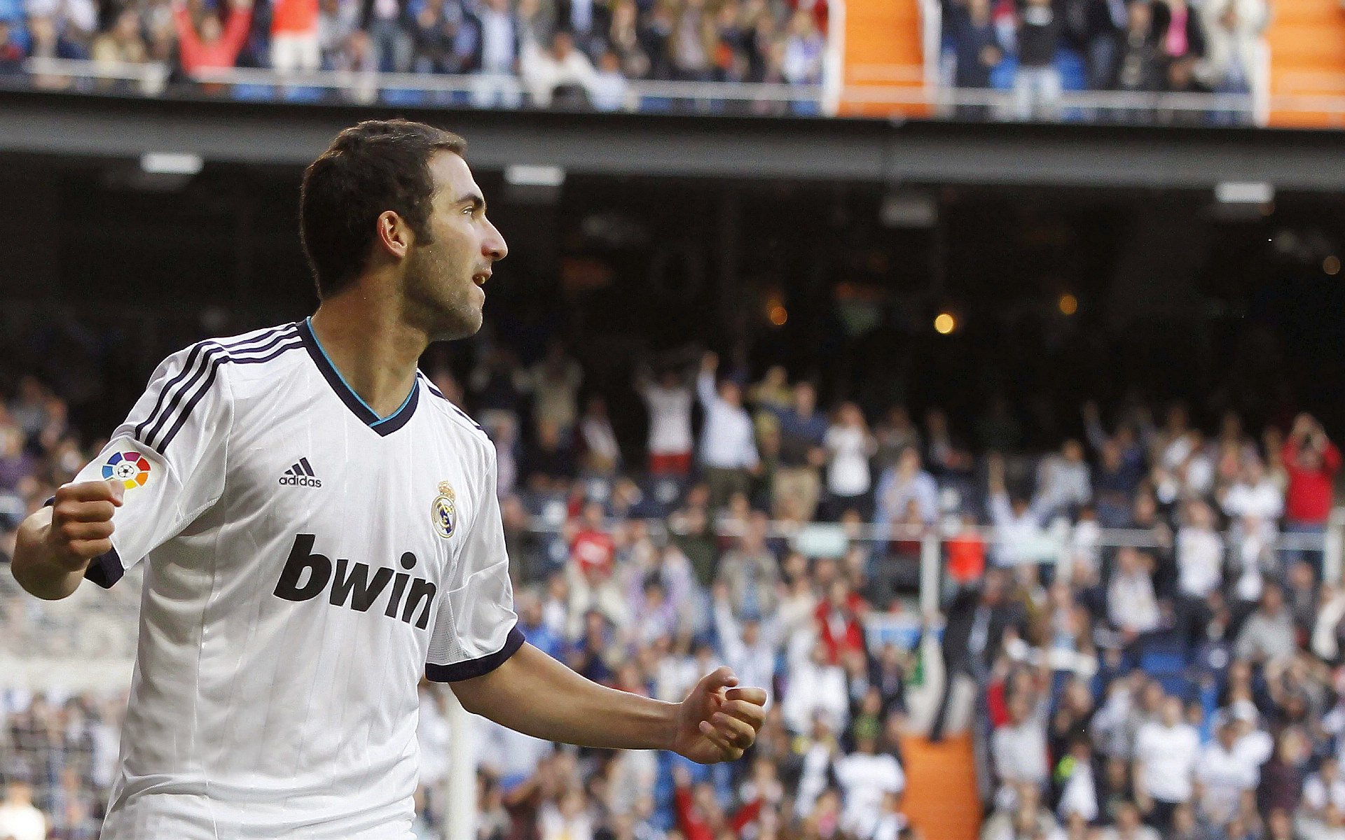 苏炳添与学弟同场竞技气氛友好，苏炳添vs